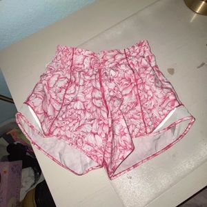 Lululemon Hotty hot shorts size 2 4” length